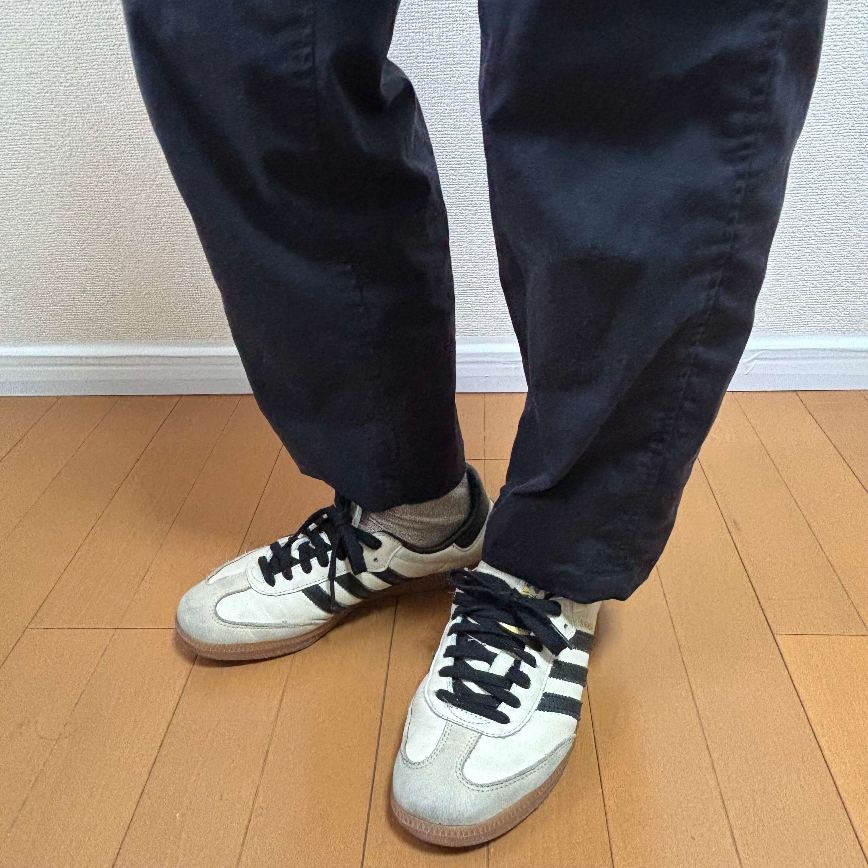 アディダスのスニーカー