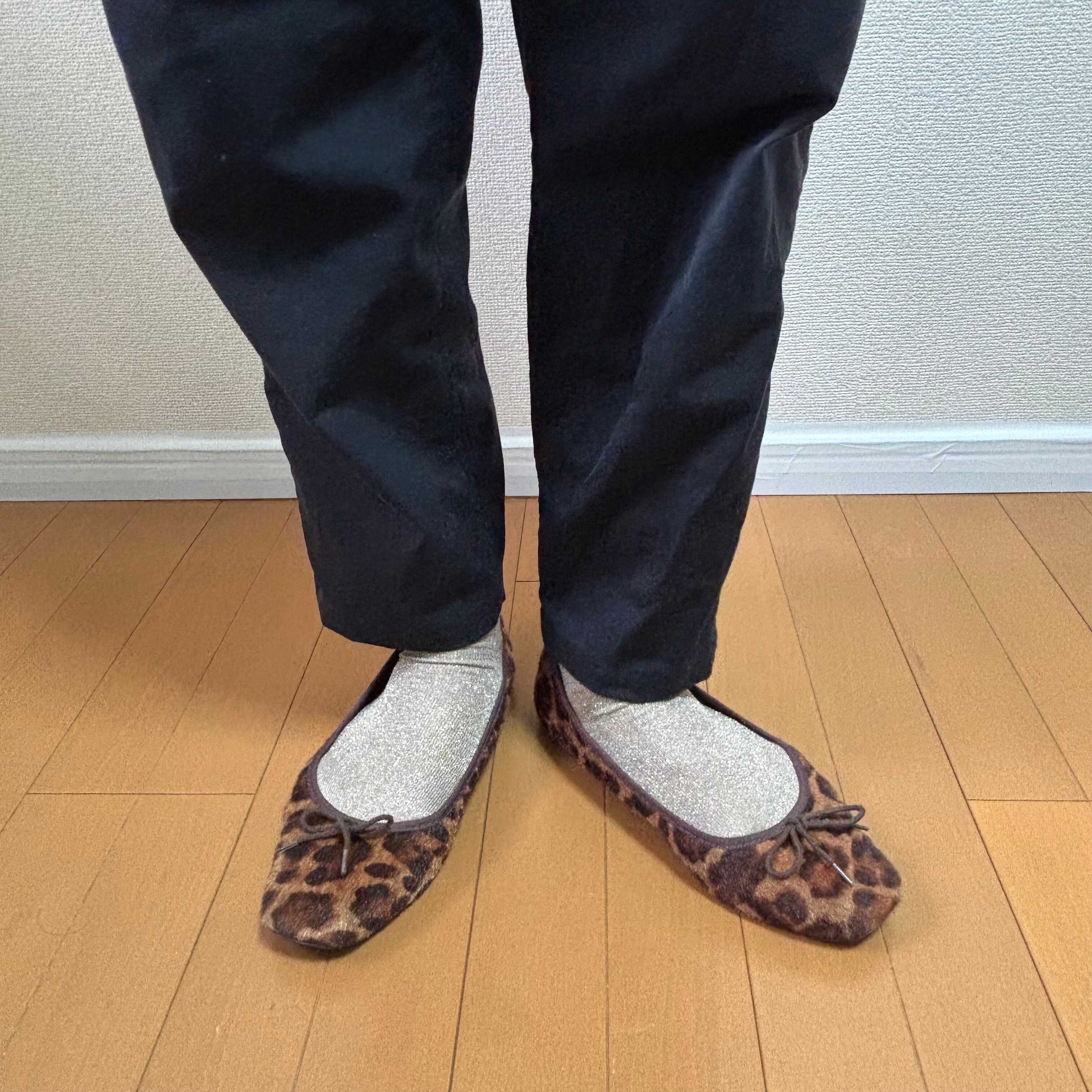 レオパード柄のバレエシューズ