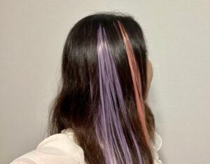 一瞬で華やかなヘアスタイルに！100均でおすすめのヘアエクステ3選
