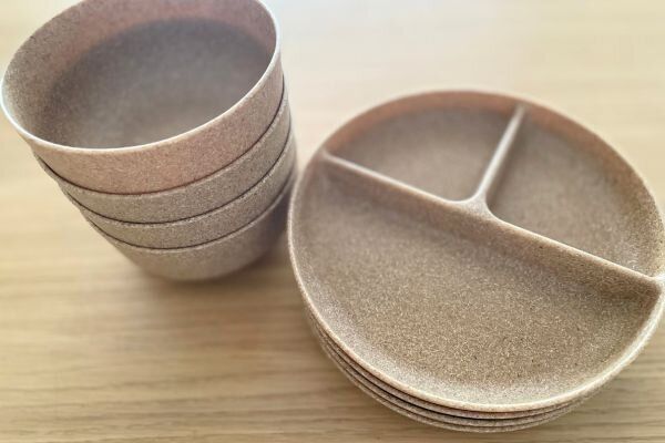 プレートとボウルをスタッキングした様子