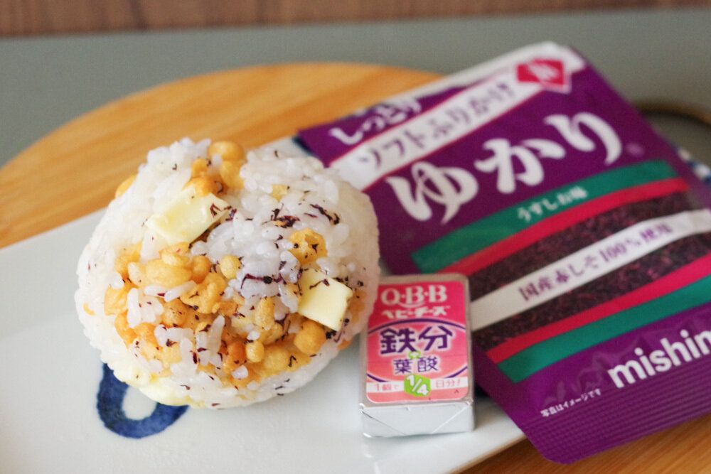 【カルディ】もへじのあげ玉で作った!「たぬきおにぎり」が絶品だった!いつものおにぎりに飽きたら試してみて!