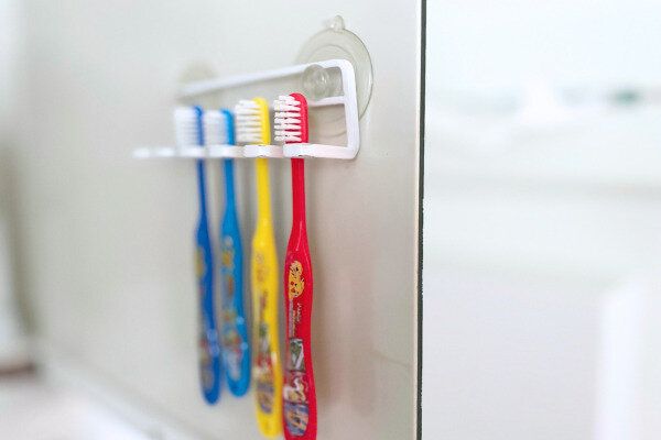 使用中のトゥースブラシホルダー