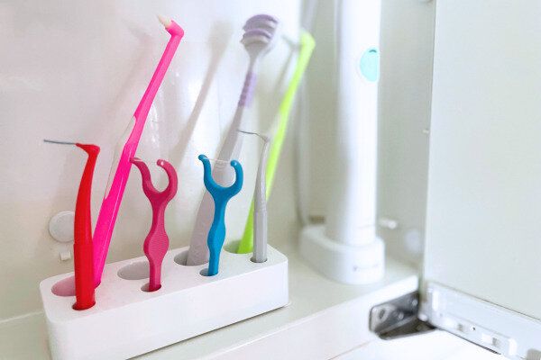 使用中の歯ブラシ&歯間ブラシスタンド