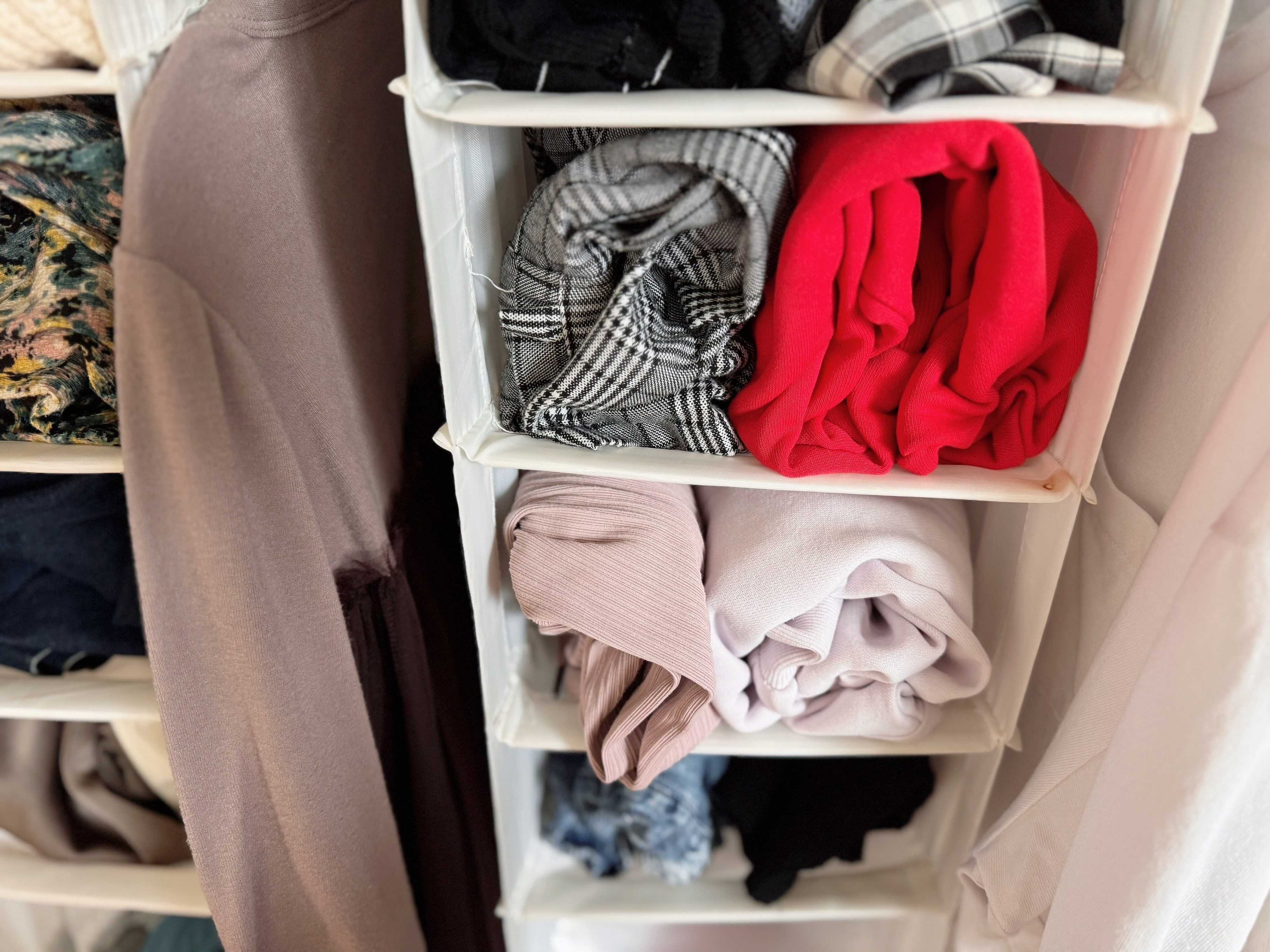 1．洋服収納はオープン収納に上下セットで収納