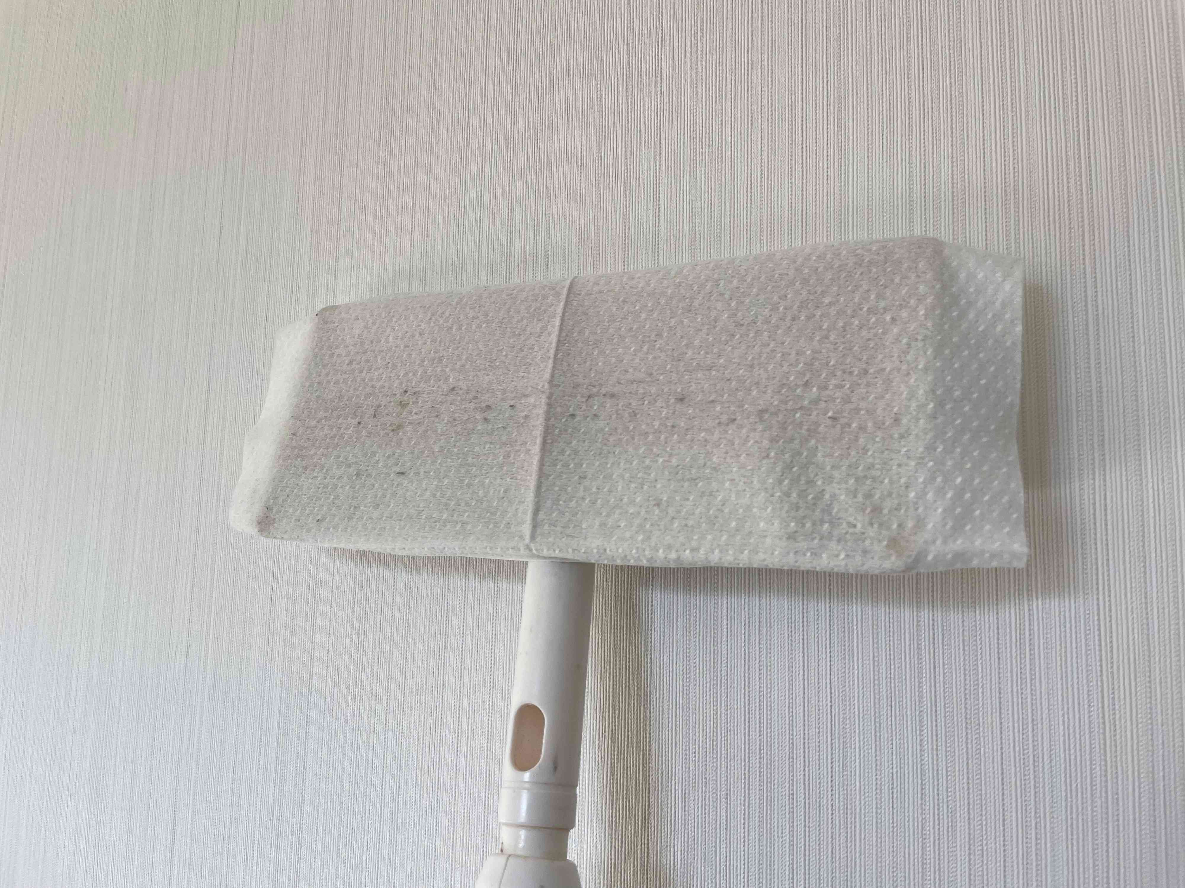 タイミングは朝イチがベスト!掃除方法はドライシートでなでるように拭くだけ