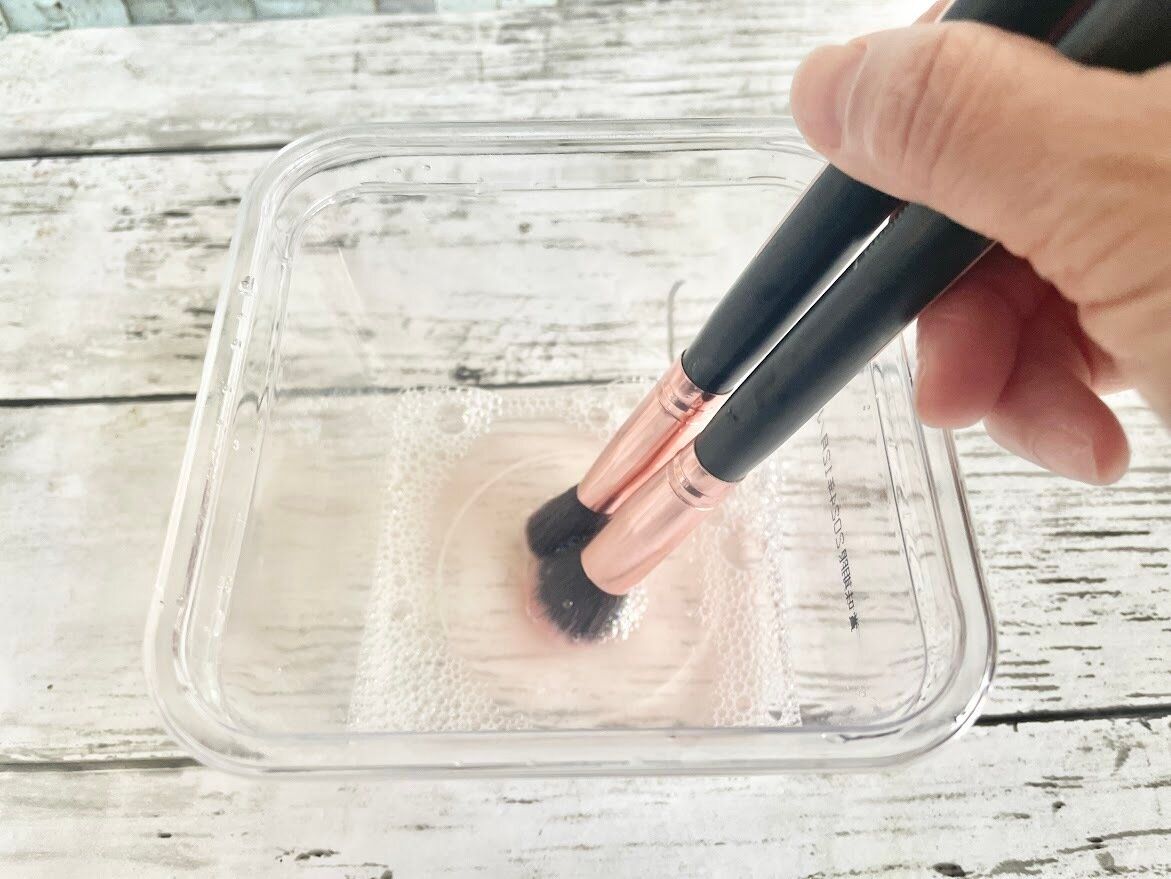 メイクブラシを洗うのもおすすめ