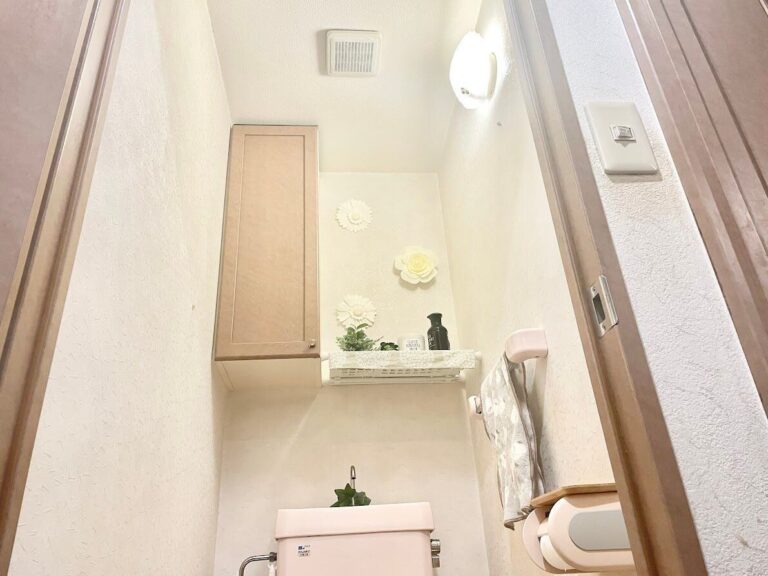 え、ここ掃除したほうがいいの!?じつは汚れているトイレの意外な場所とは？