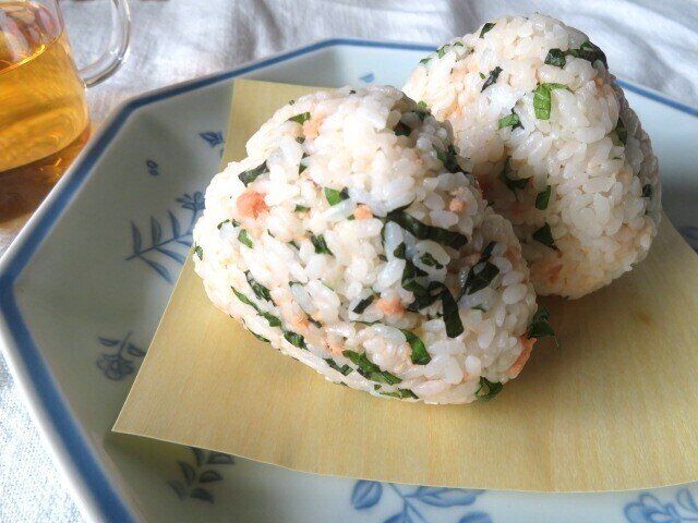 初級編:鮭とシソのおにぎり
