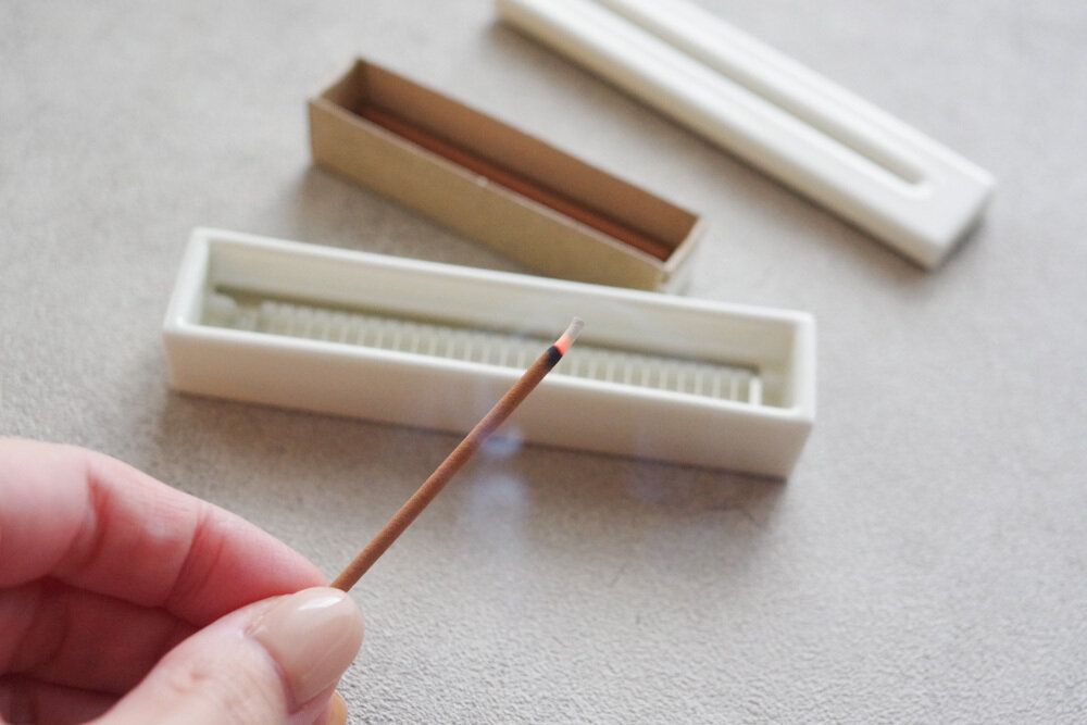 【無印良品】生活の質爆上がり!「ねかせて焚く香皿」で快適&癒しの空間に