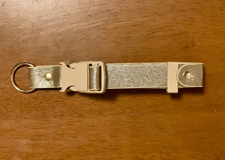 【3COINS】冬アウターも邪魔にならない！バッグに掛けて手ぶらでラクラク便利グッズ