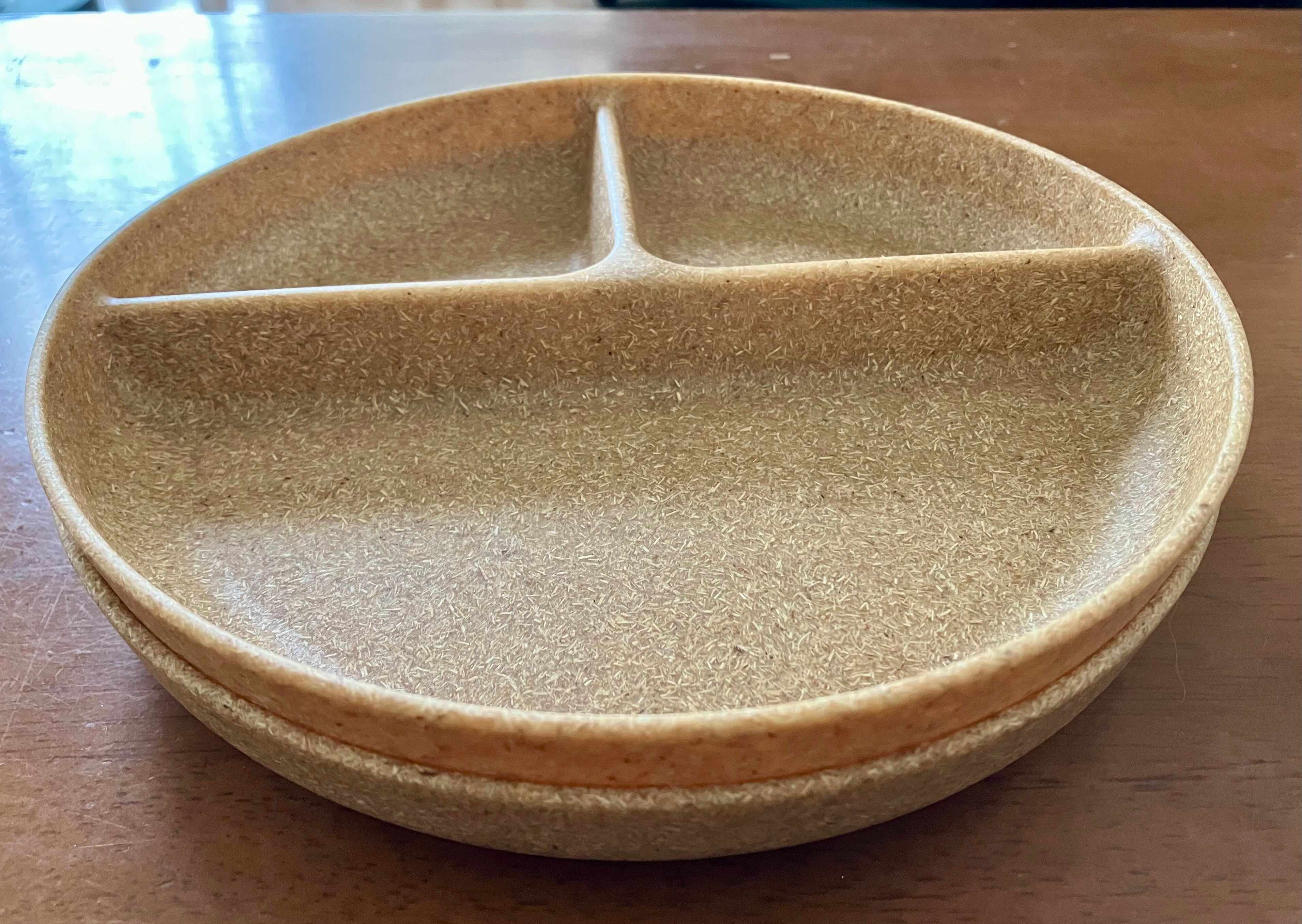 重ねてもかさばらない