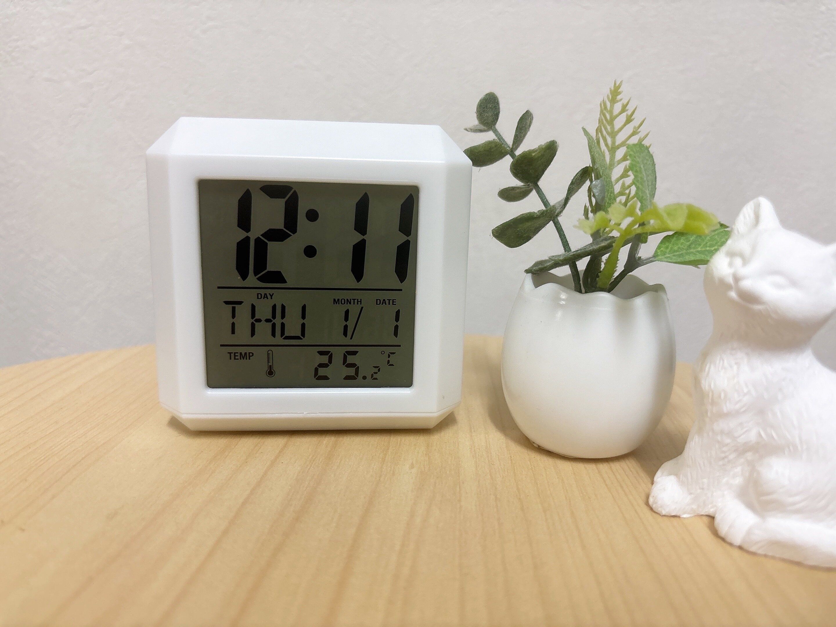 ダイソー7色変色付きデジタル時計