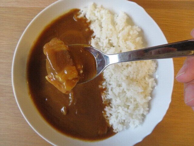 和出汁と牛肉の大盛りカレーを食べてみた
