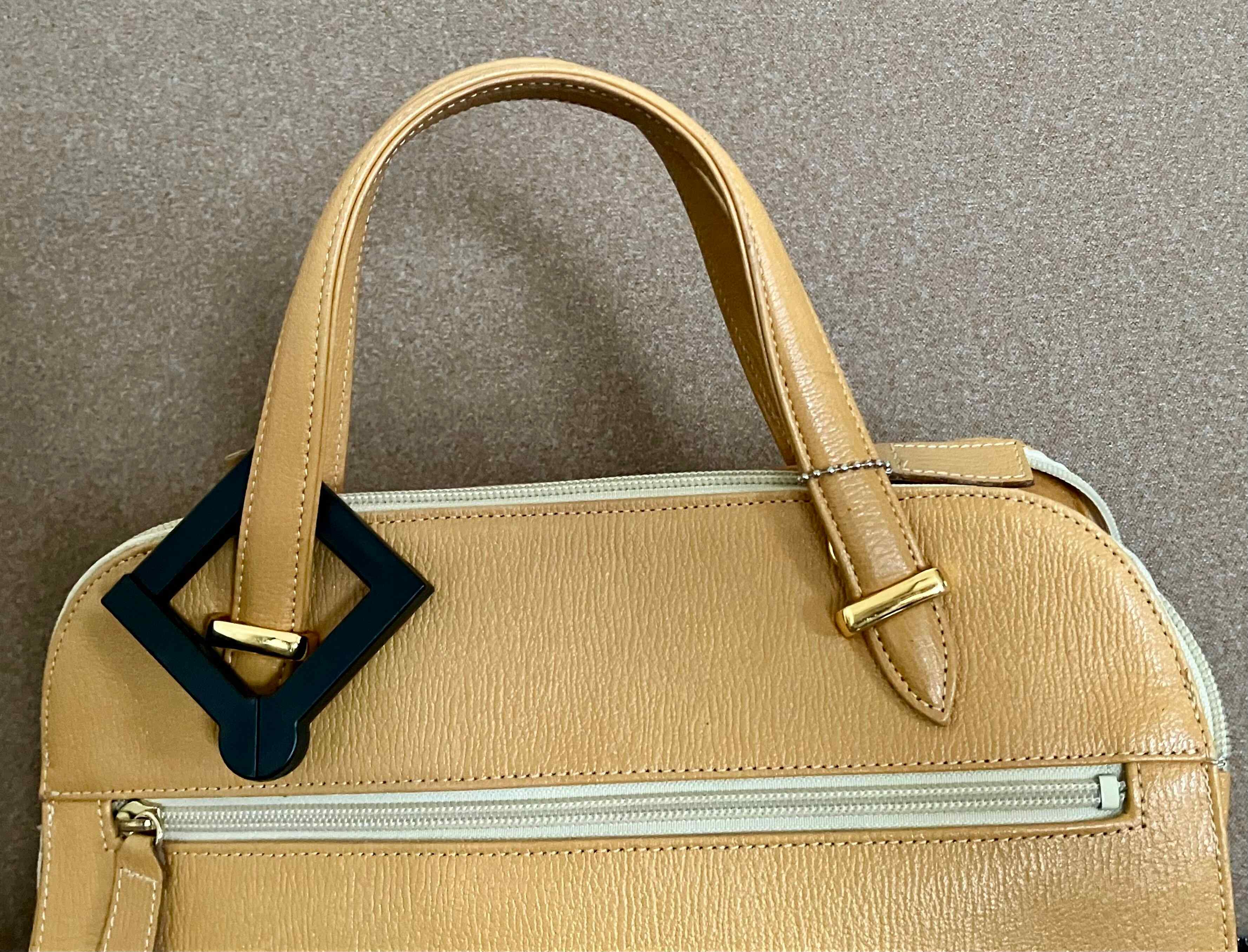 チャーム感覚でバッグに