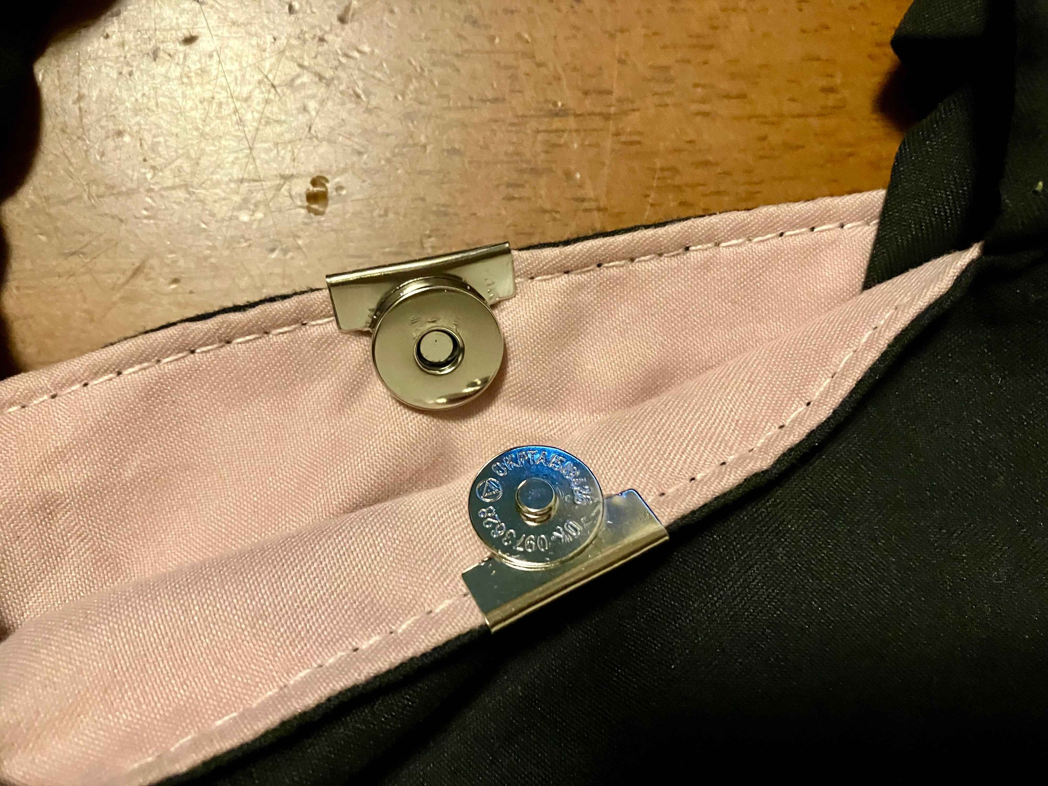 2つもペンチで閉じます