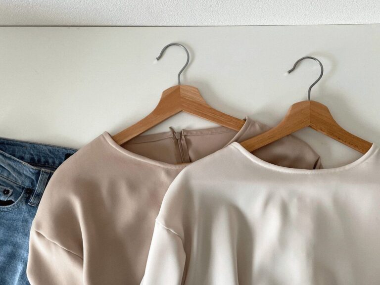 「今日何着よう…？」を解消！毎朝がラクになるミニマリスト流服選び3選
