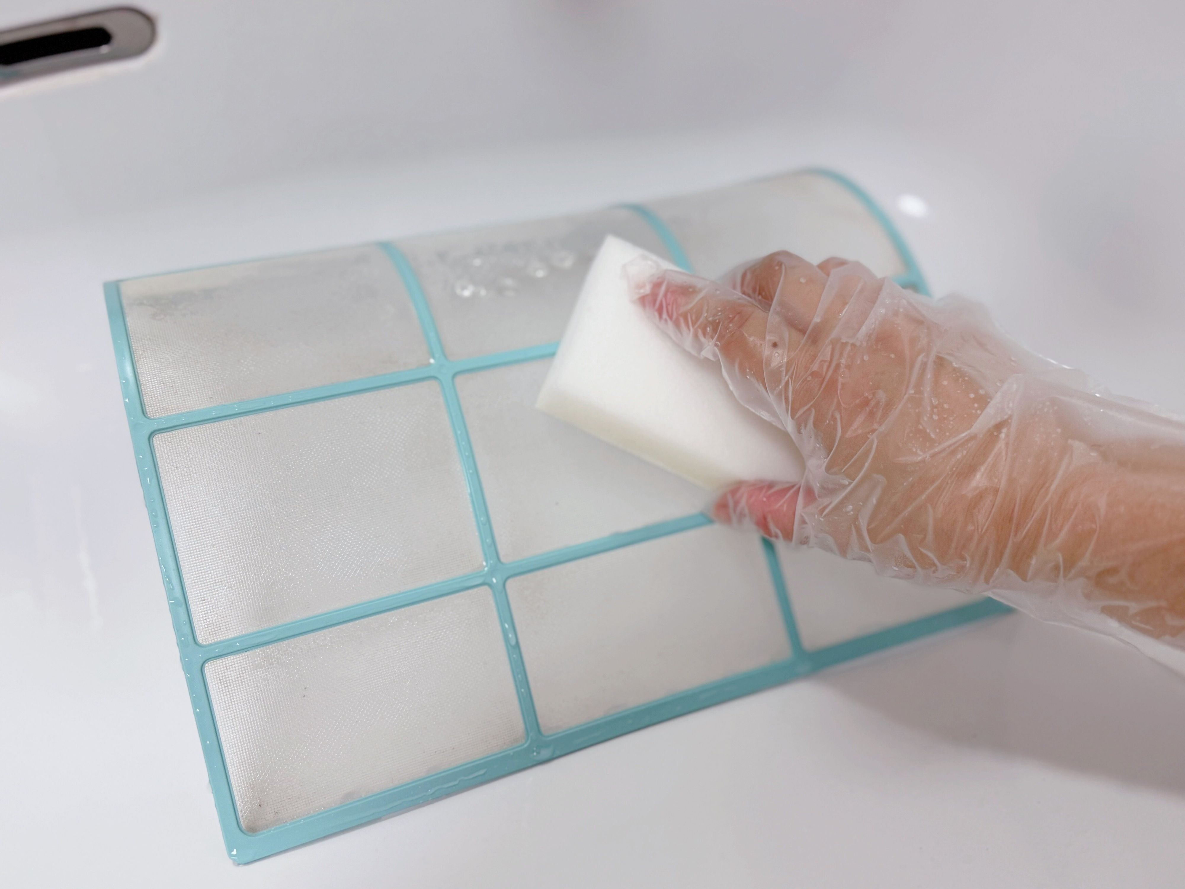 2.エアコンフィルターを洗うスポンジ