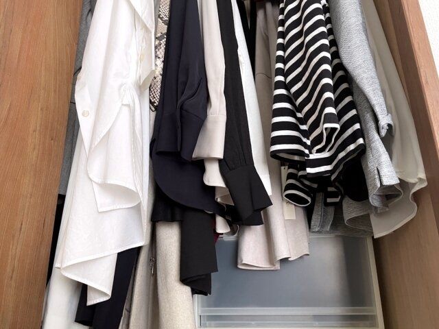 やめたらクローゼットがスッキリ整った！服が溢れかえっていた時にやっていた3つのこと