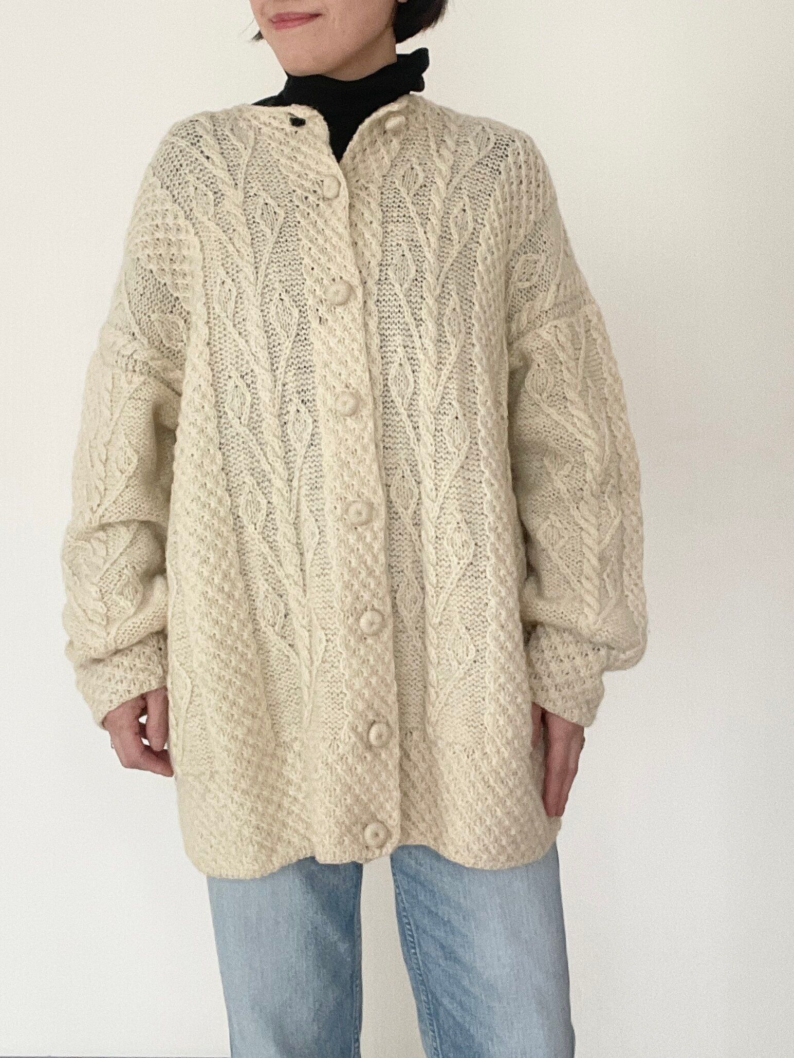 白ニットカーディガン