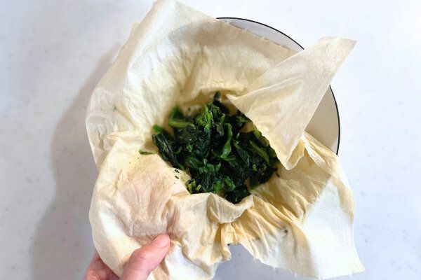 ほうれん草を水切りした様子