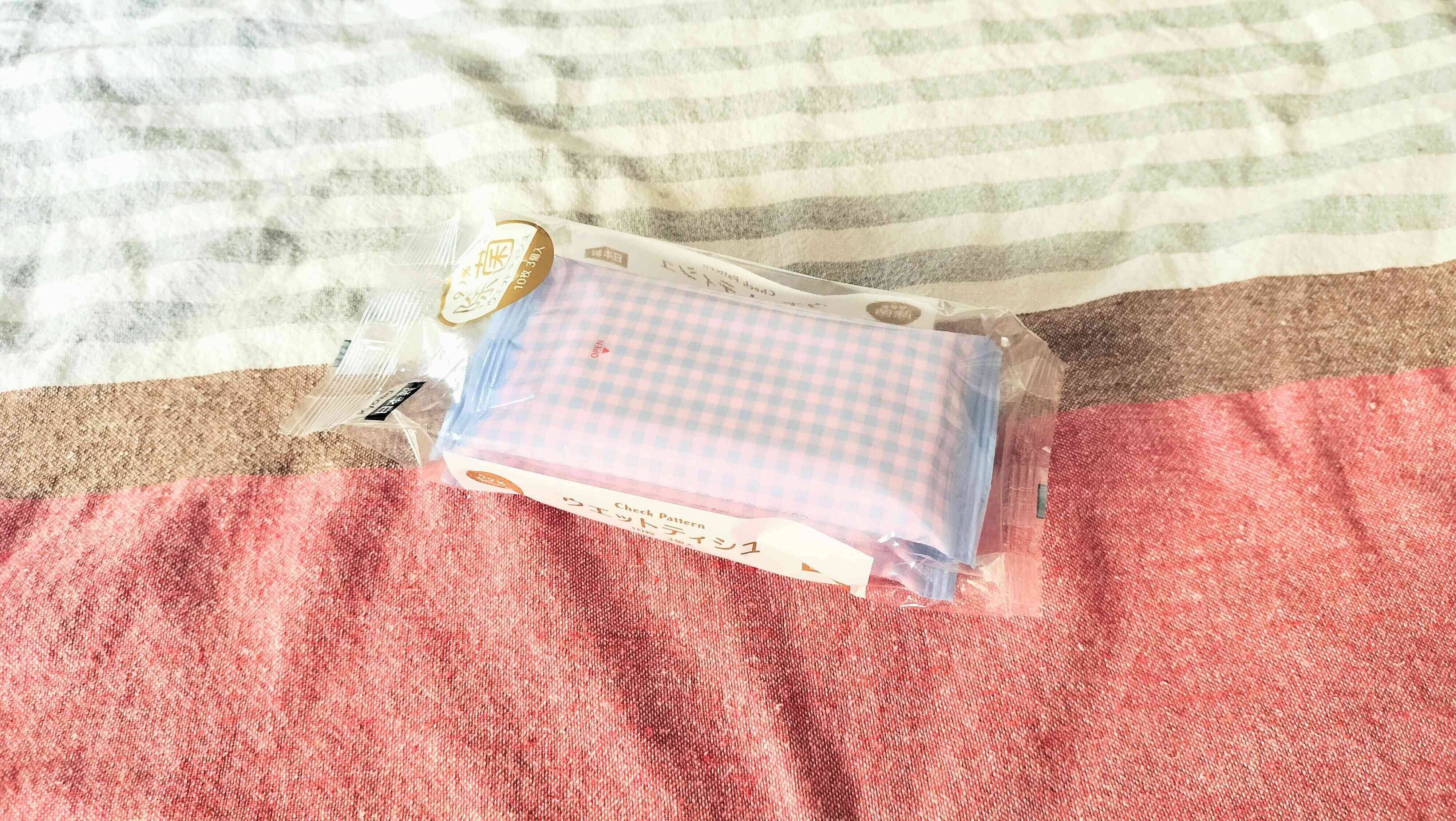 ギンガムチェック柄のウェットティッシュ