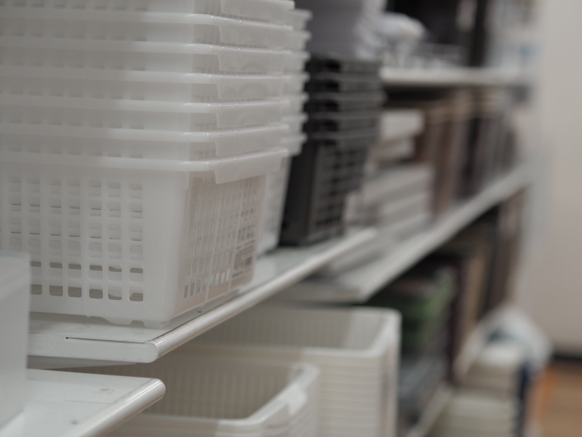 NG1．収納アイテムを買い足して収めようとすること