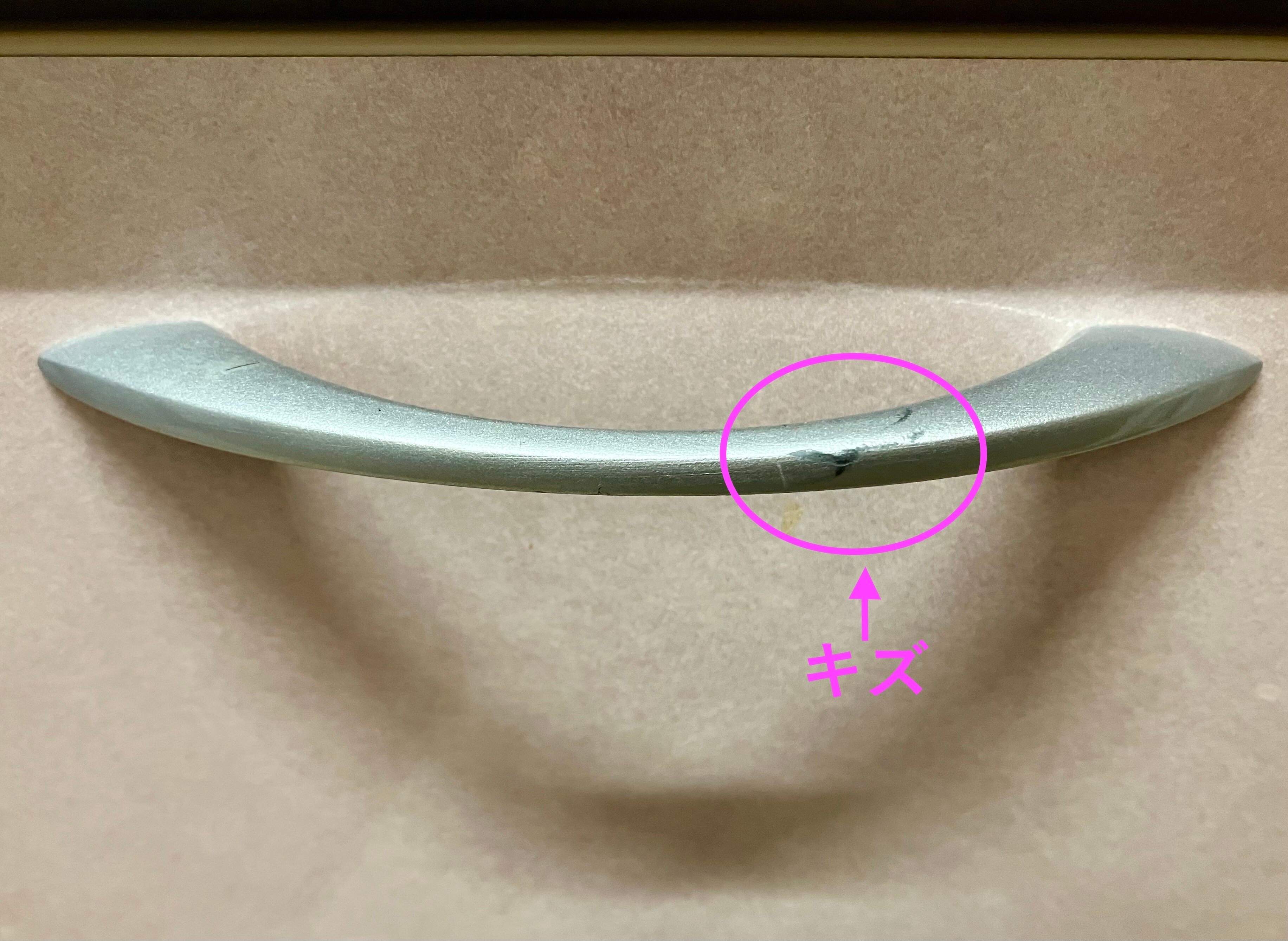 以前試したタオルハンガーで取っ手に傷が付いてしまいました