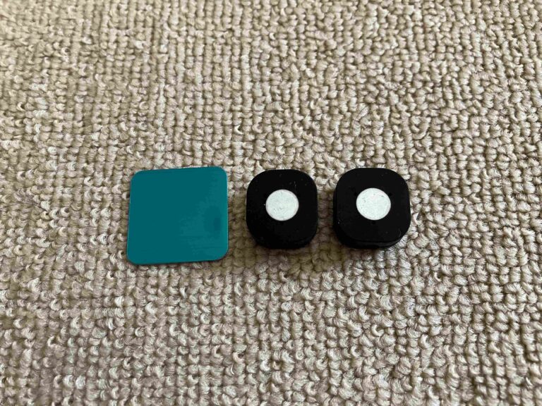 【セリア】携帯の充電ケーブル、迷子にならない！マグネットでくっつけられるケーブルホルダー