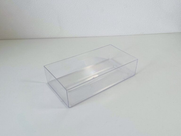 110円で上質感！セリアの「クリアティッシュケース」が美しく使いやすい