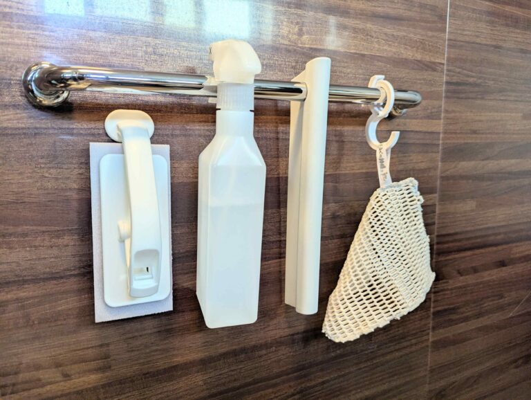 定番の弱点を克服！ひと工夫が光る100円ショップの「進化系フック」3選