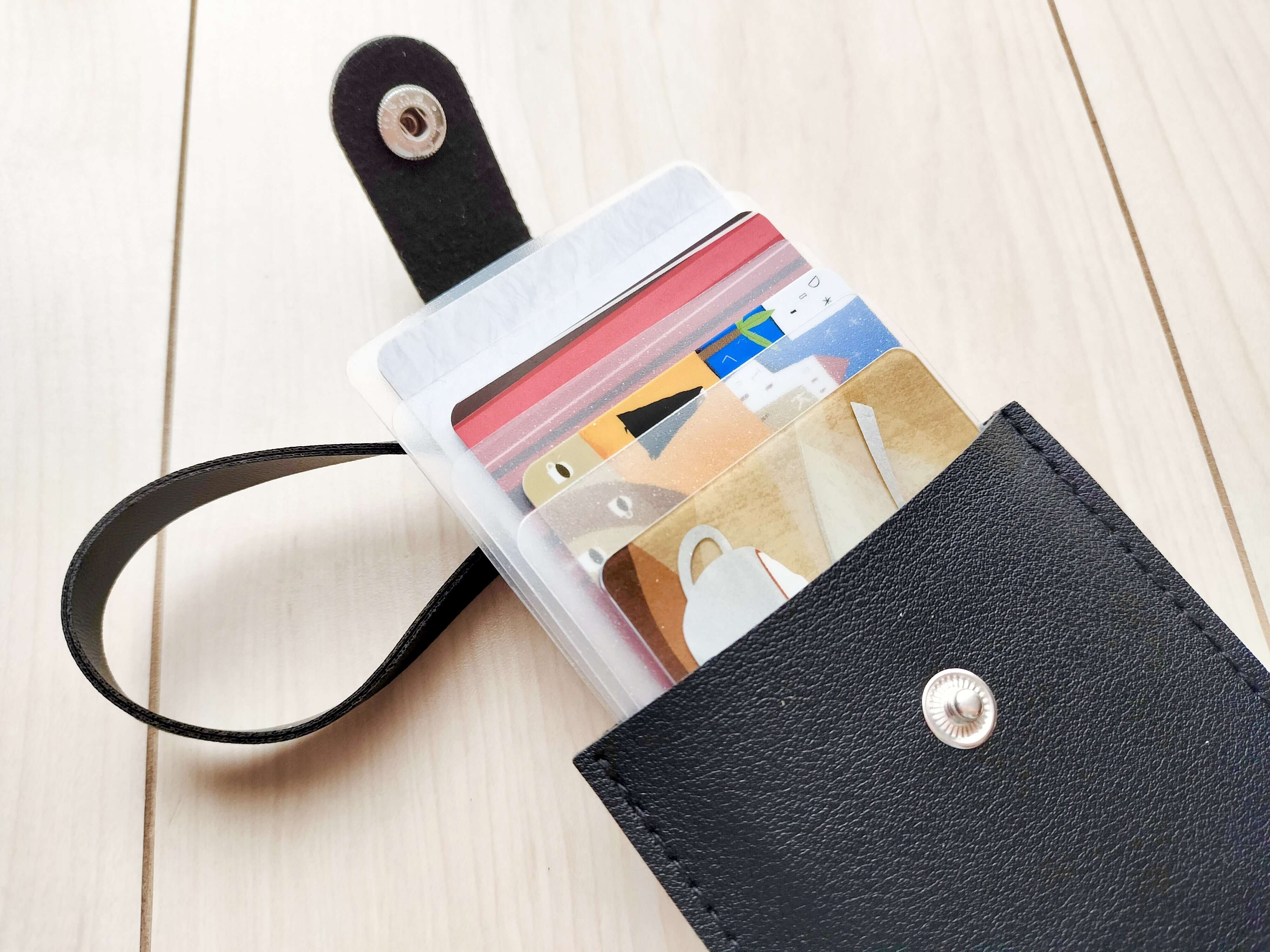 スライドカードホルダーにカードを入れたところ