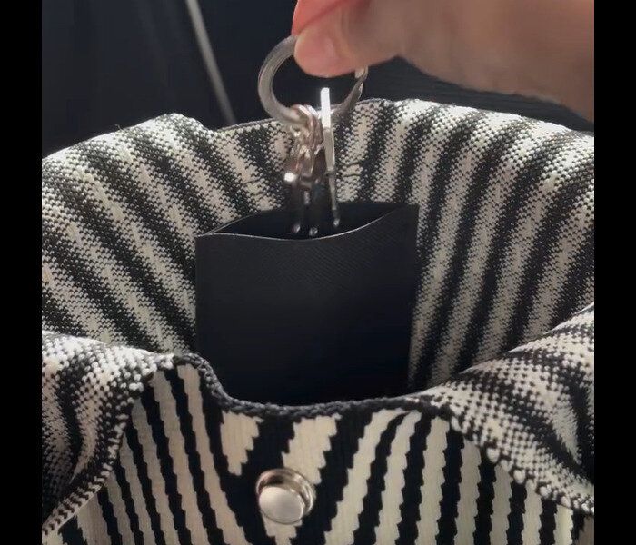 【キャンドゥ】小物ポケット爆誕!貼るだけ小物ポケット