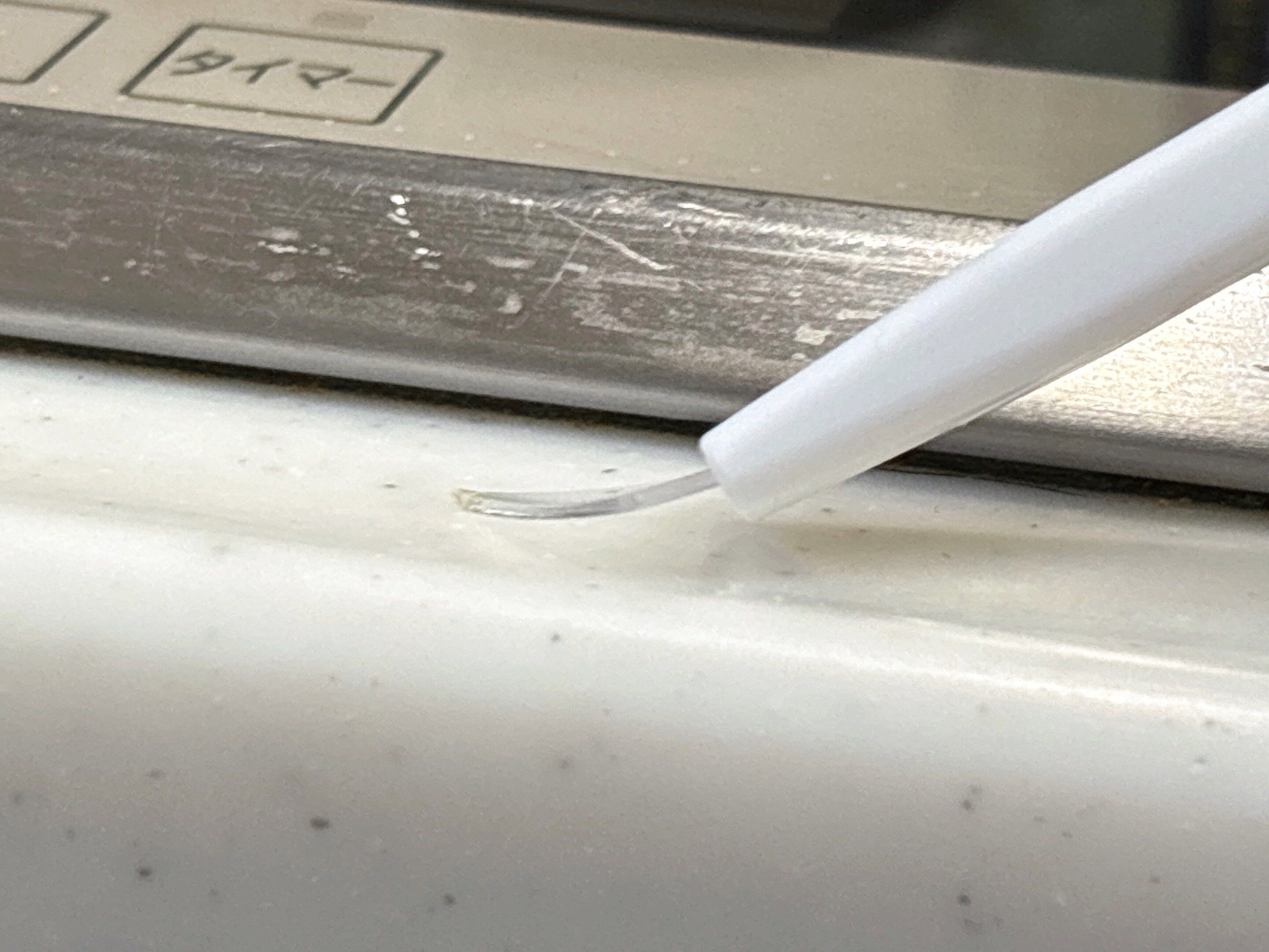 ダイソーしなるすき間ヘラ