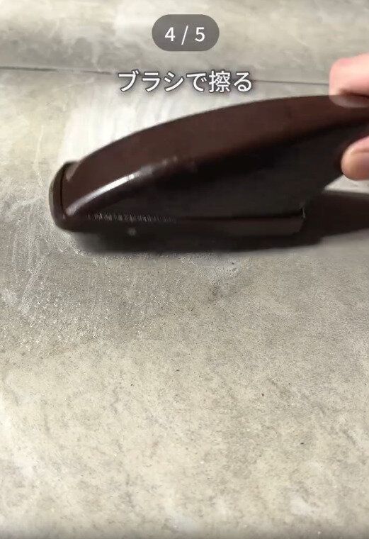 【ダイソー】汚れやすい玄関タイルの掃除でも大活躍