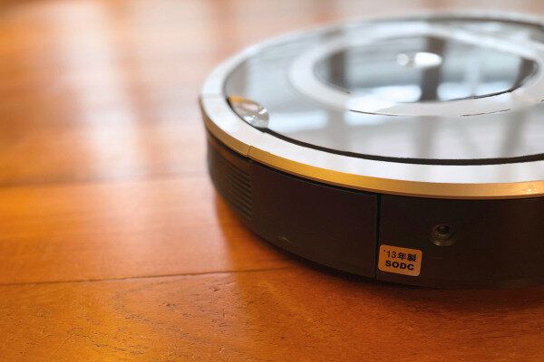 13年製と書かれたお掃除ロボット