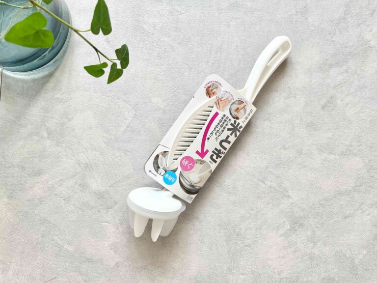 「もう寒い時期でも辛くない！」「手が濡れなくて快適！」ダイソーの買わなきゃ損な便利グッズ