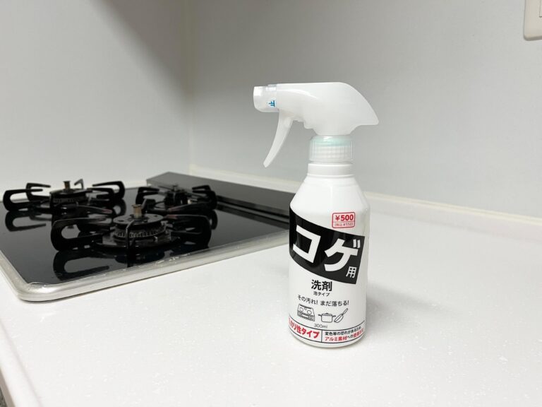 「まだ諦めないで！」「吹きかけるだけで汚れが浮き出る！」100均マニアが何度もリピ買いしているお掃除グッズ