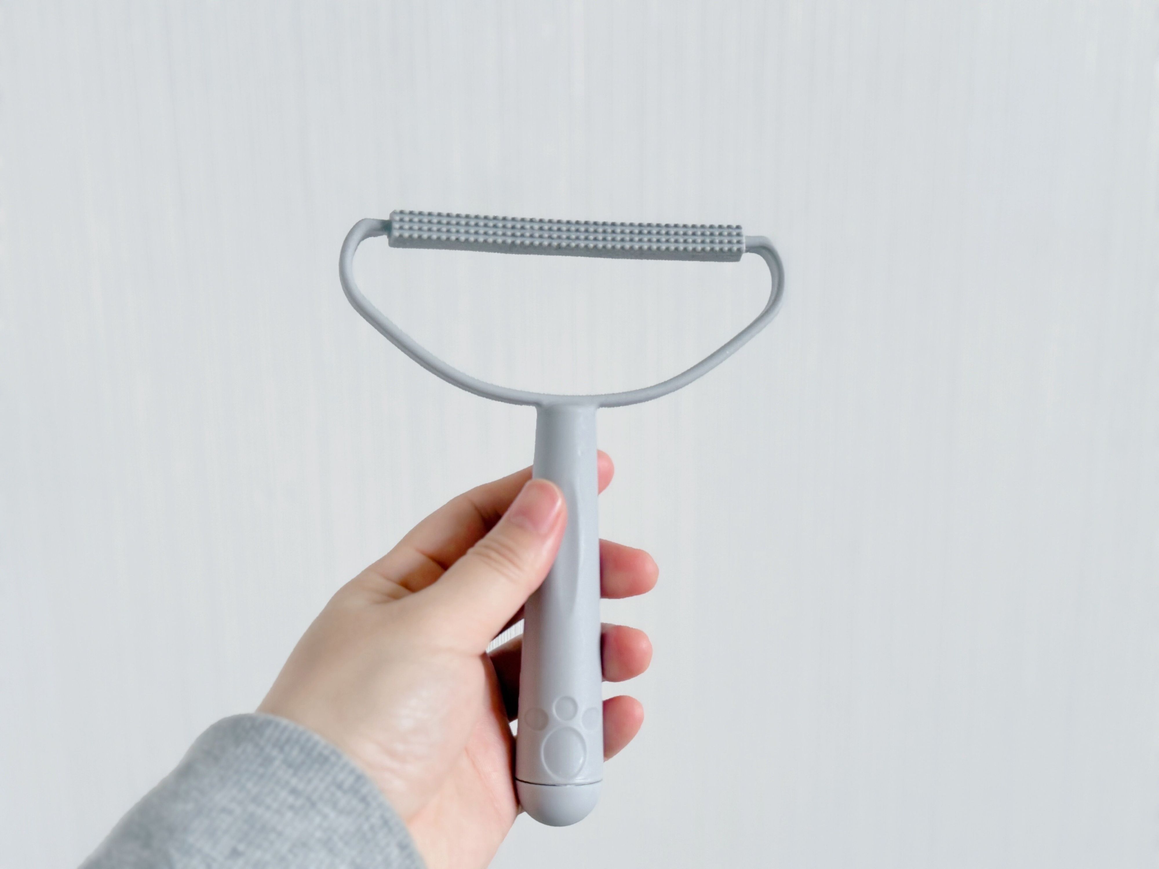 【キャンドゥ】買わなきゃ損!衣類やラグを長持ちさせる110円の万能ブラシ