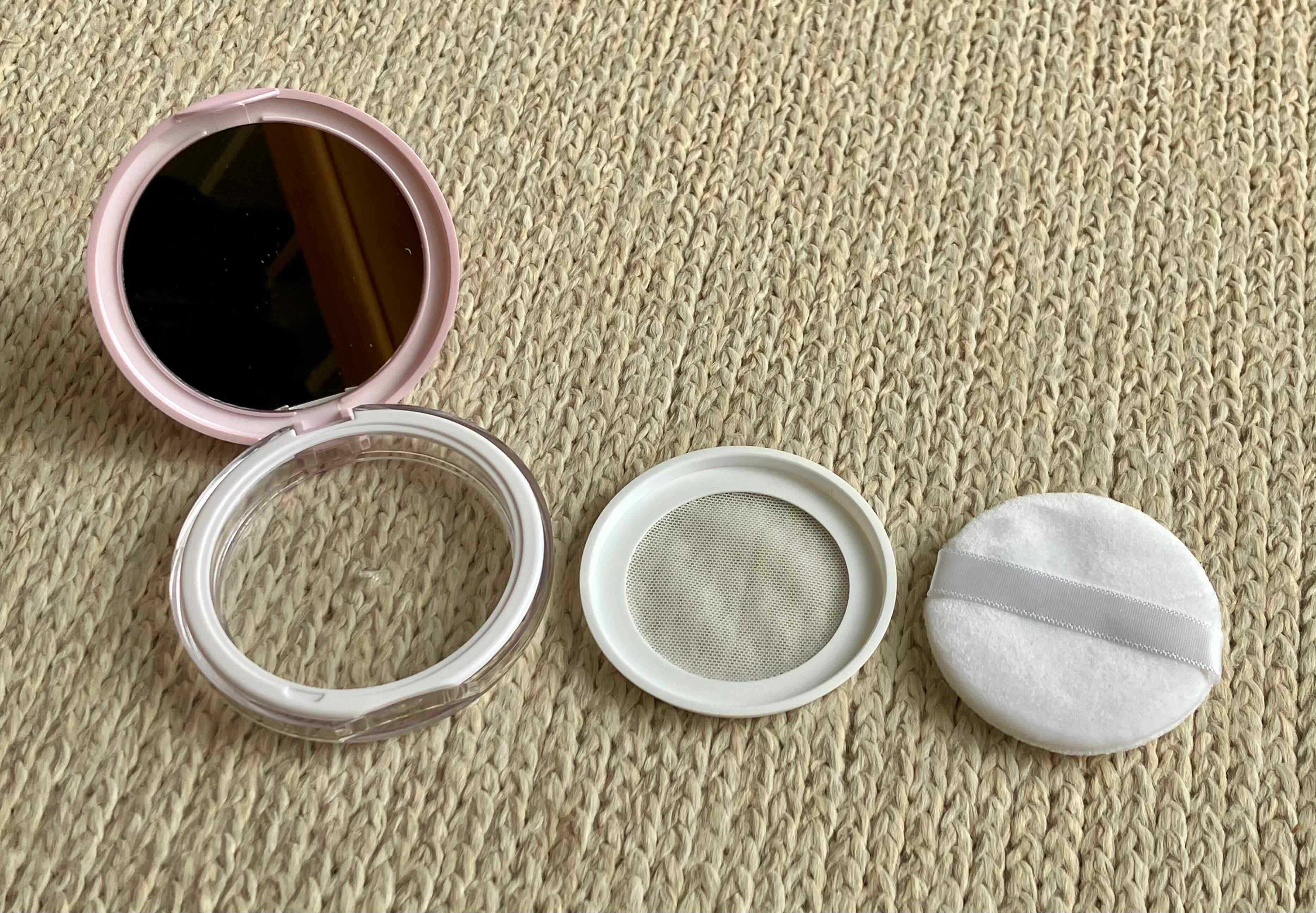 メッシュ生地のパーツを外します