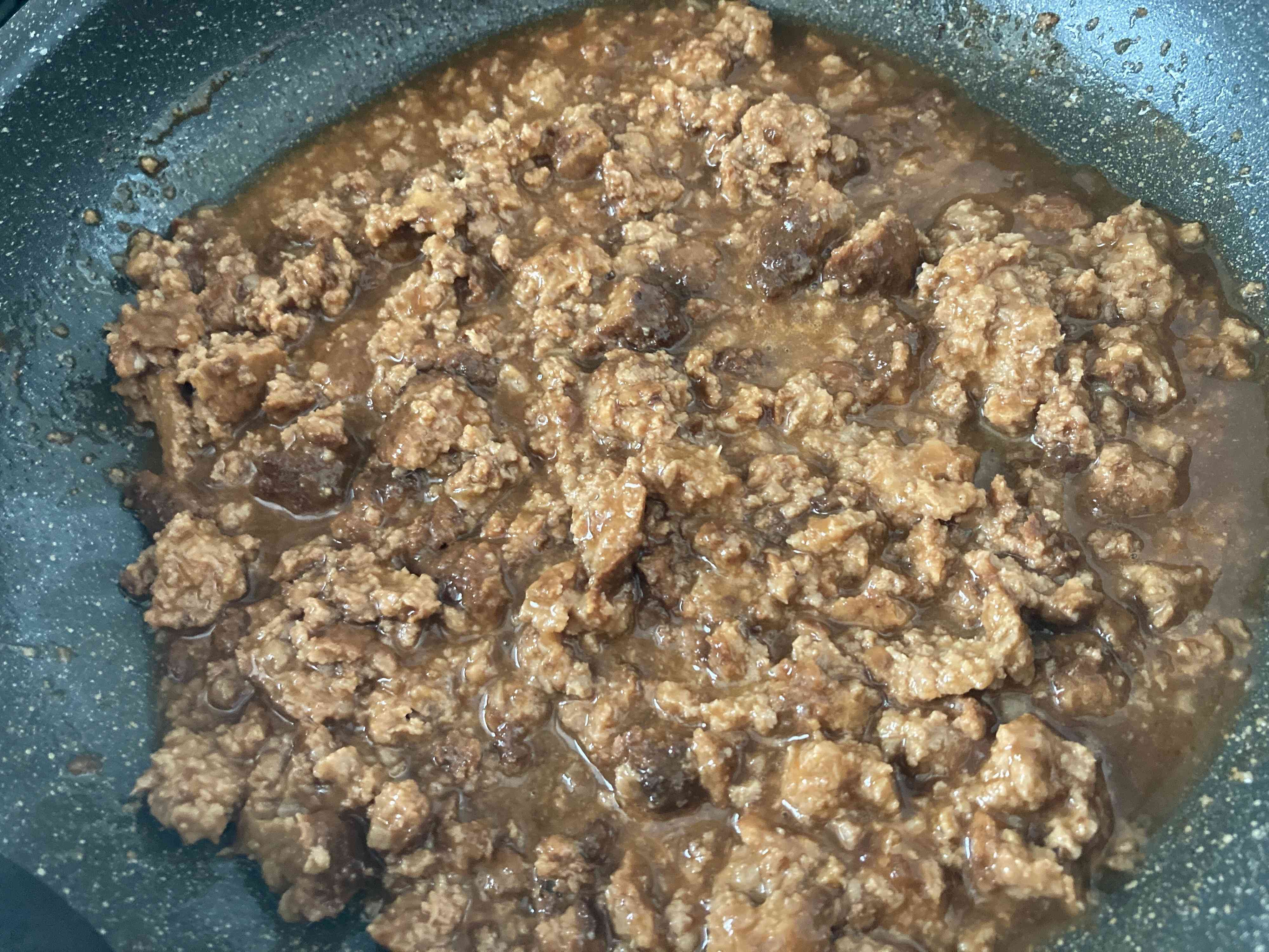 細かく崩した煮込みハンバーグ