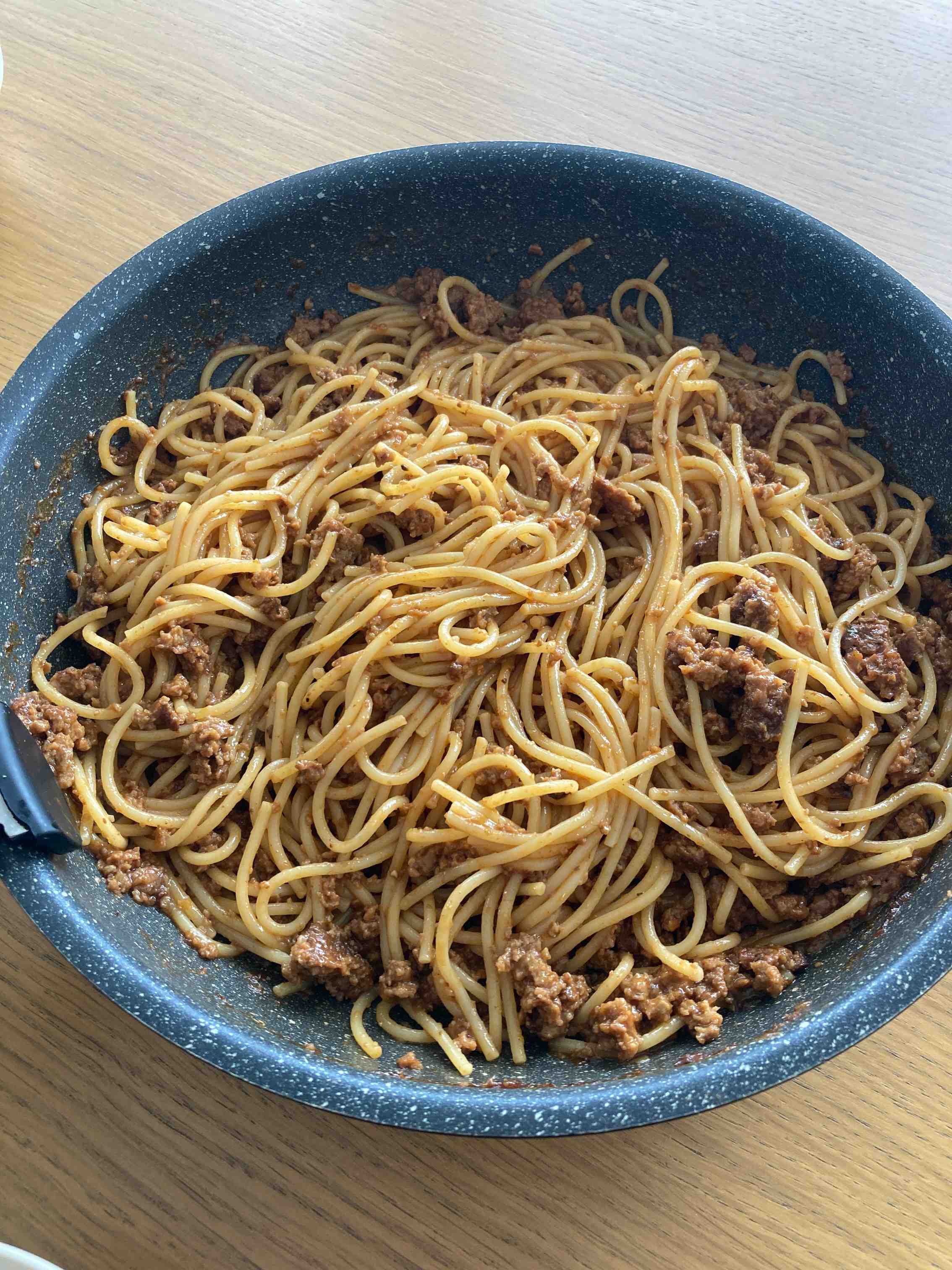 煮込みハンバーグを崩して作ったボロネーゼ