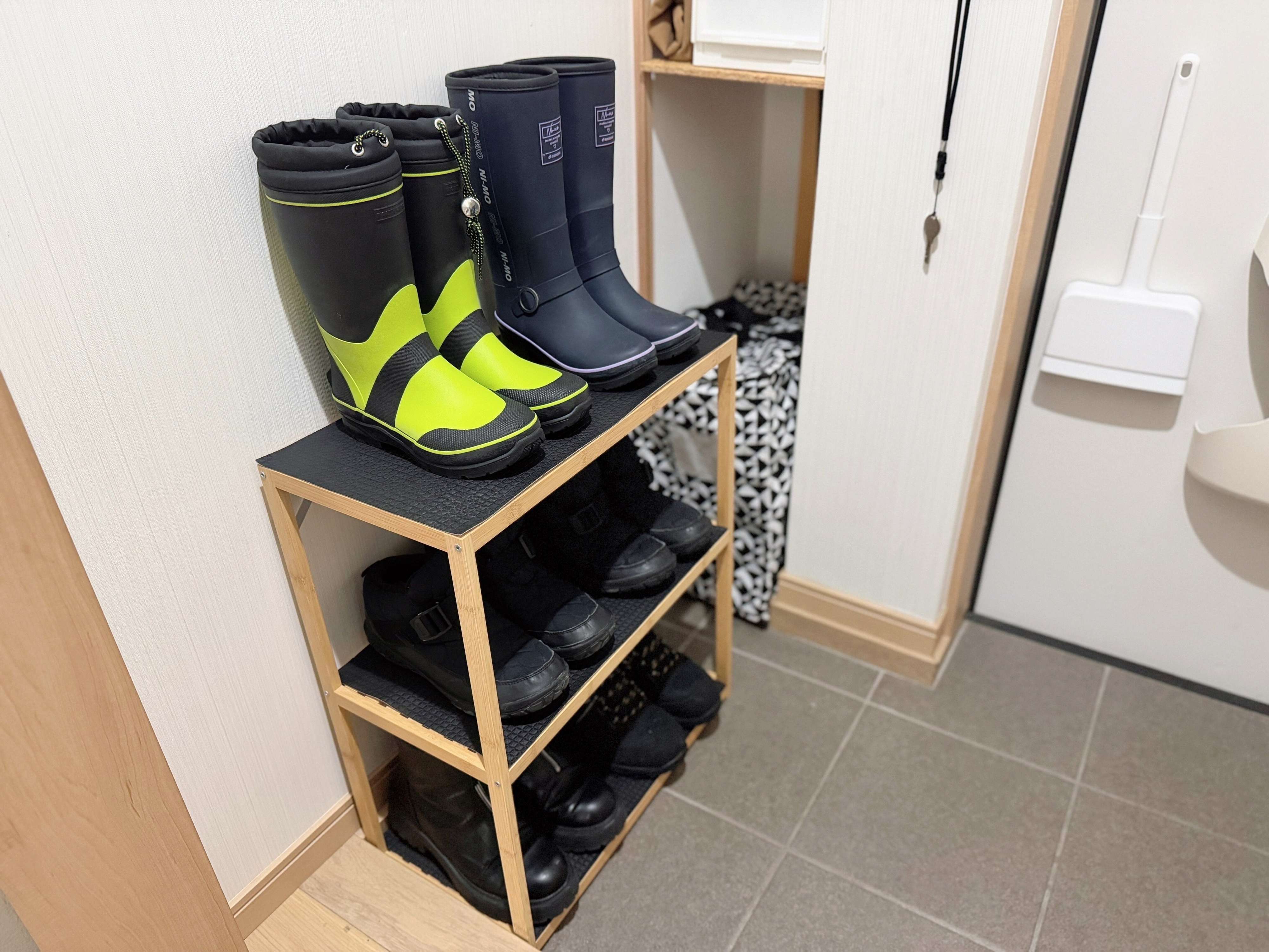 3.冬ブーツは「竹材フリーラック 3段」で解決!
