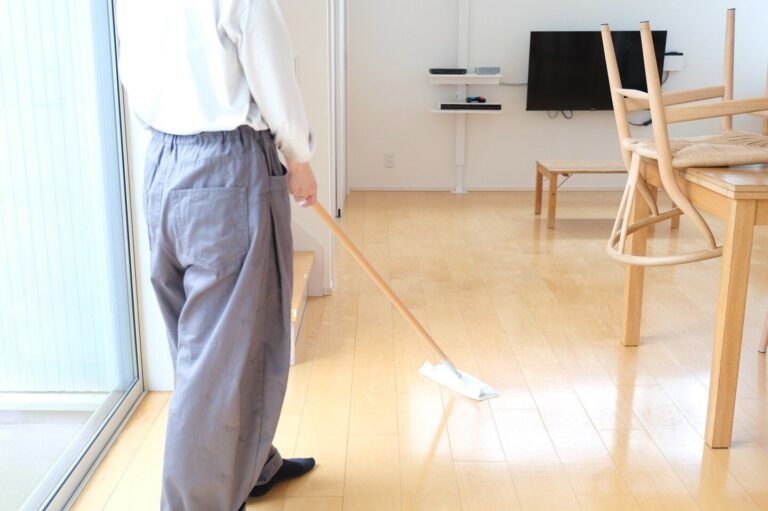 お掃除苦手さん必見！わずか5分で完了！拭くだけ床掃除＆キレイ長続きの新アイテムとは？