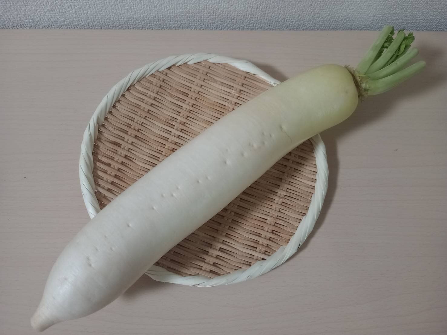 ザルにのせた大根