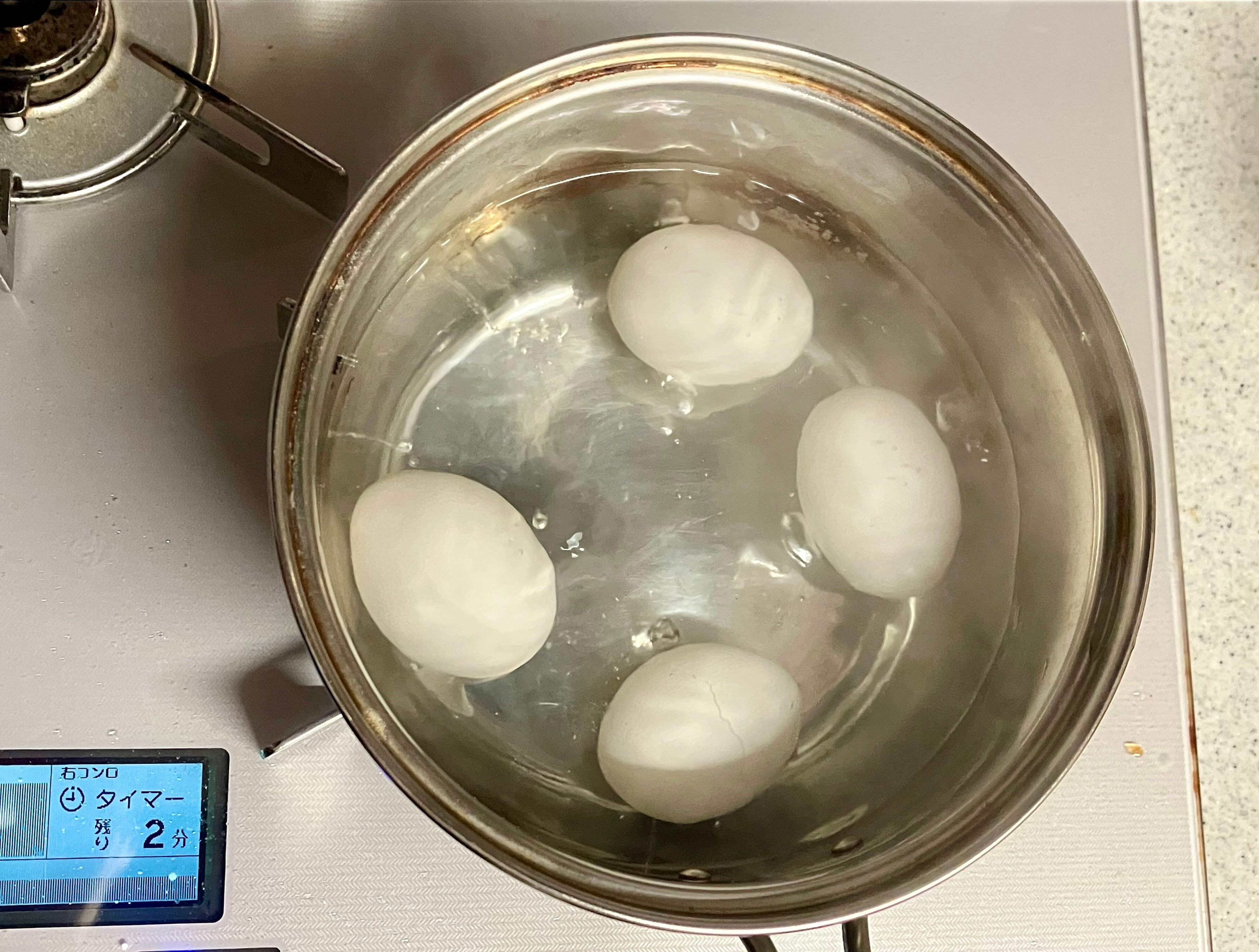 ゆで卵を作ります