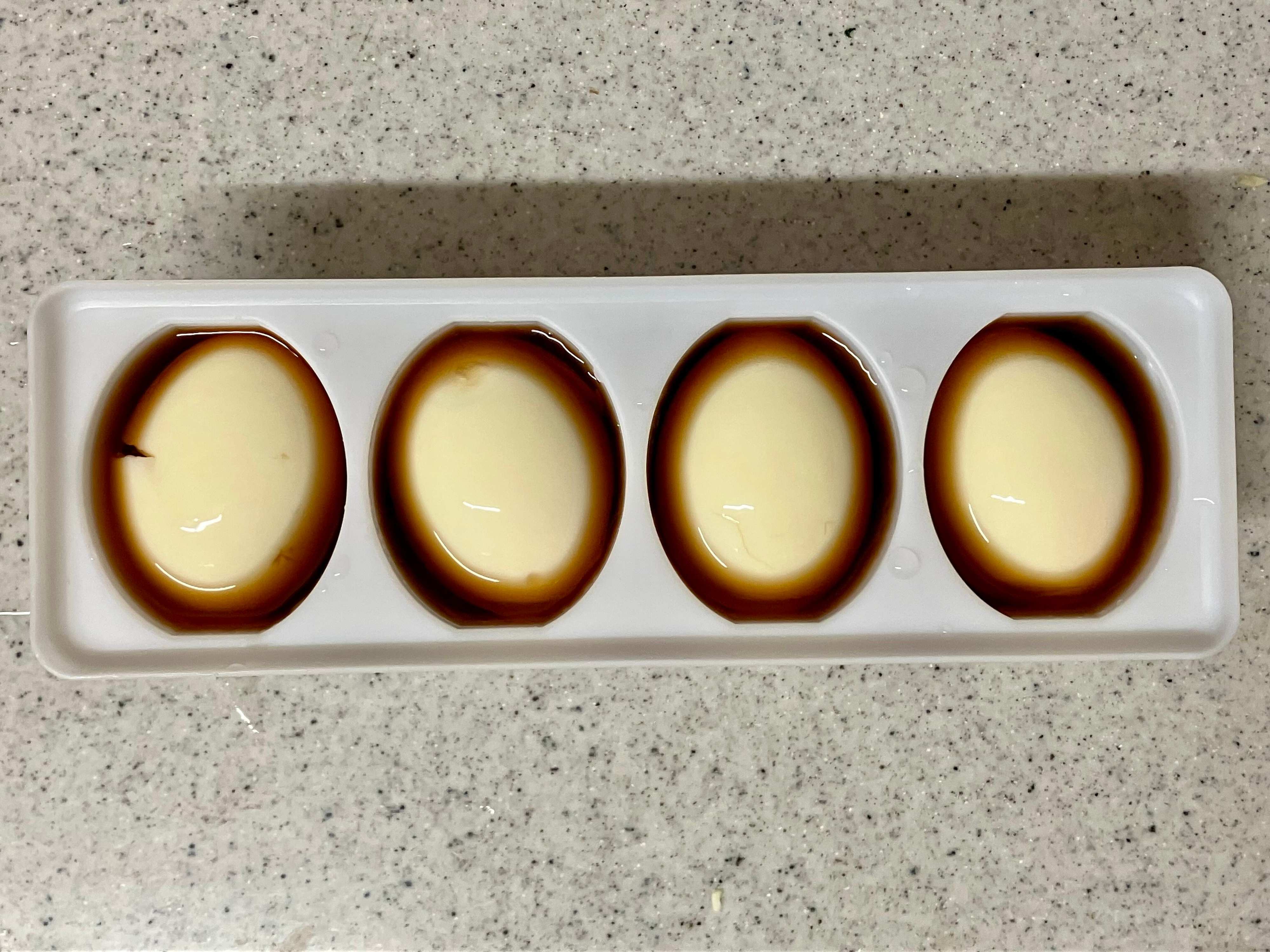 調味料を入れ、フタをして冷蔵庫へ