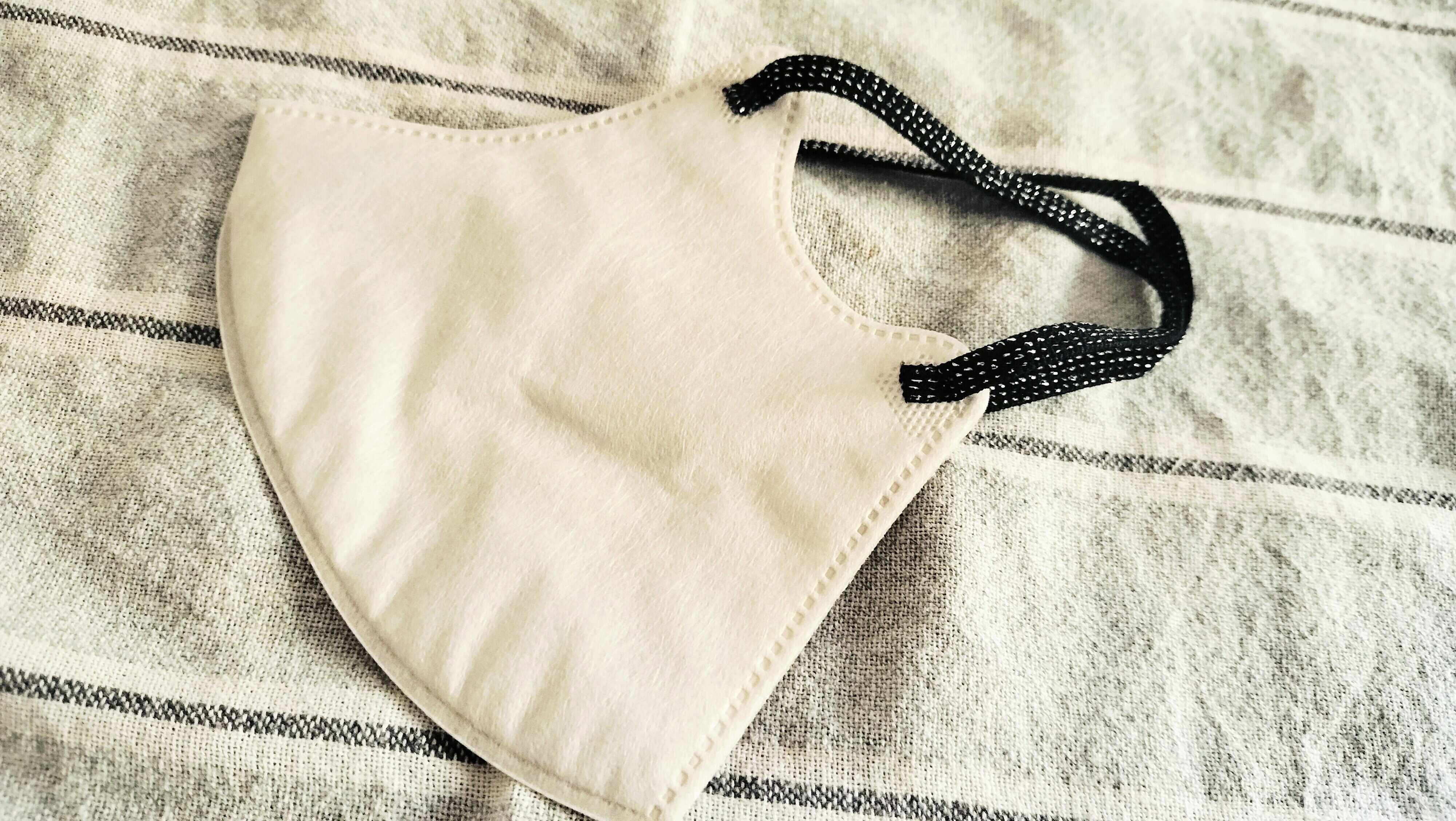 ラメで輝くマスク