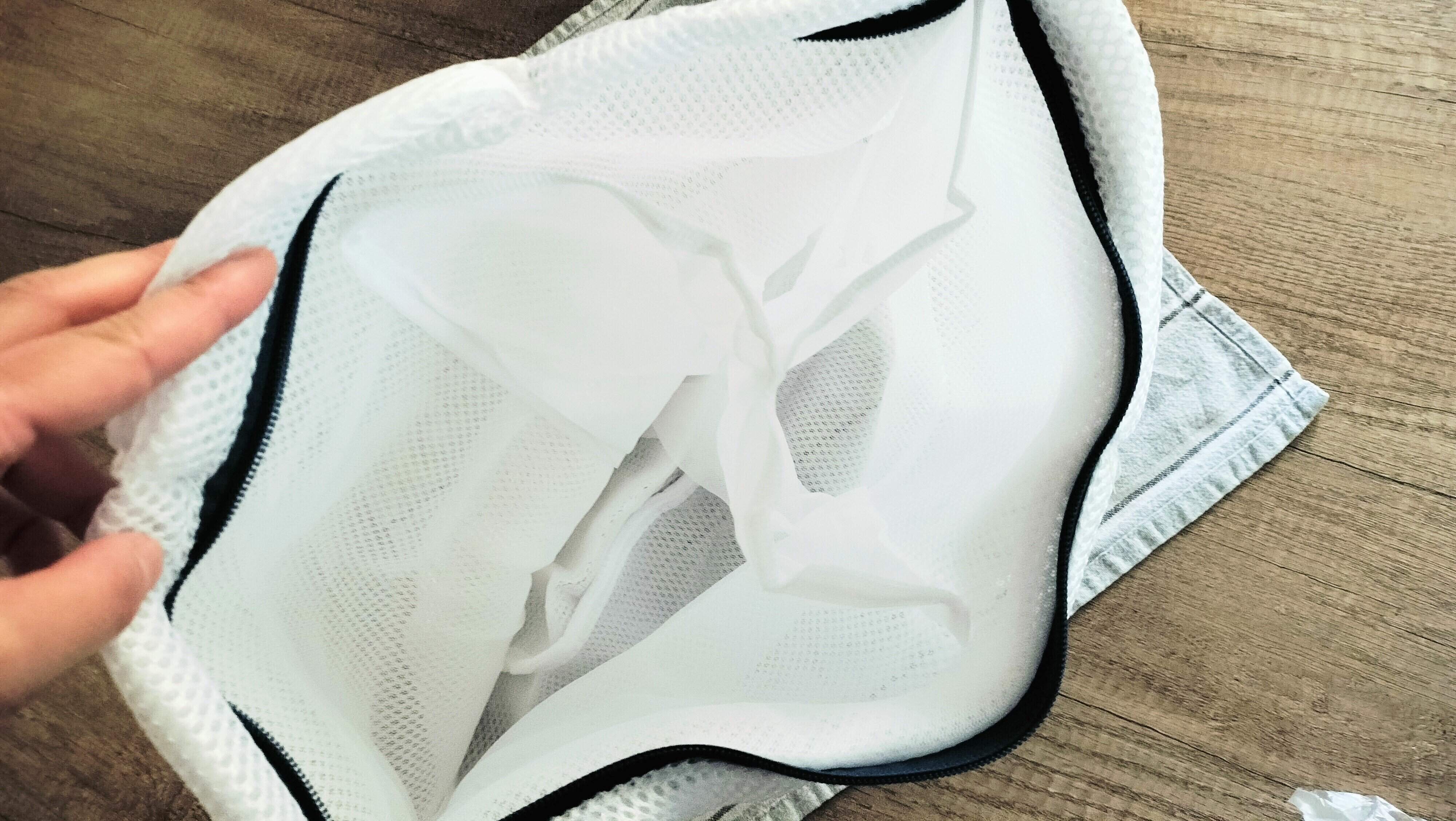 中が3ポケットに分かれている