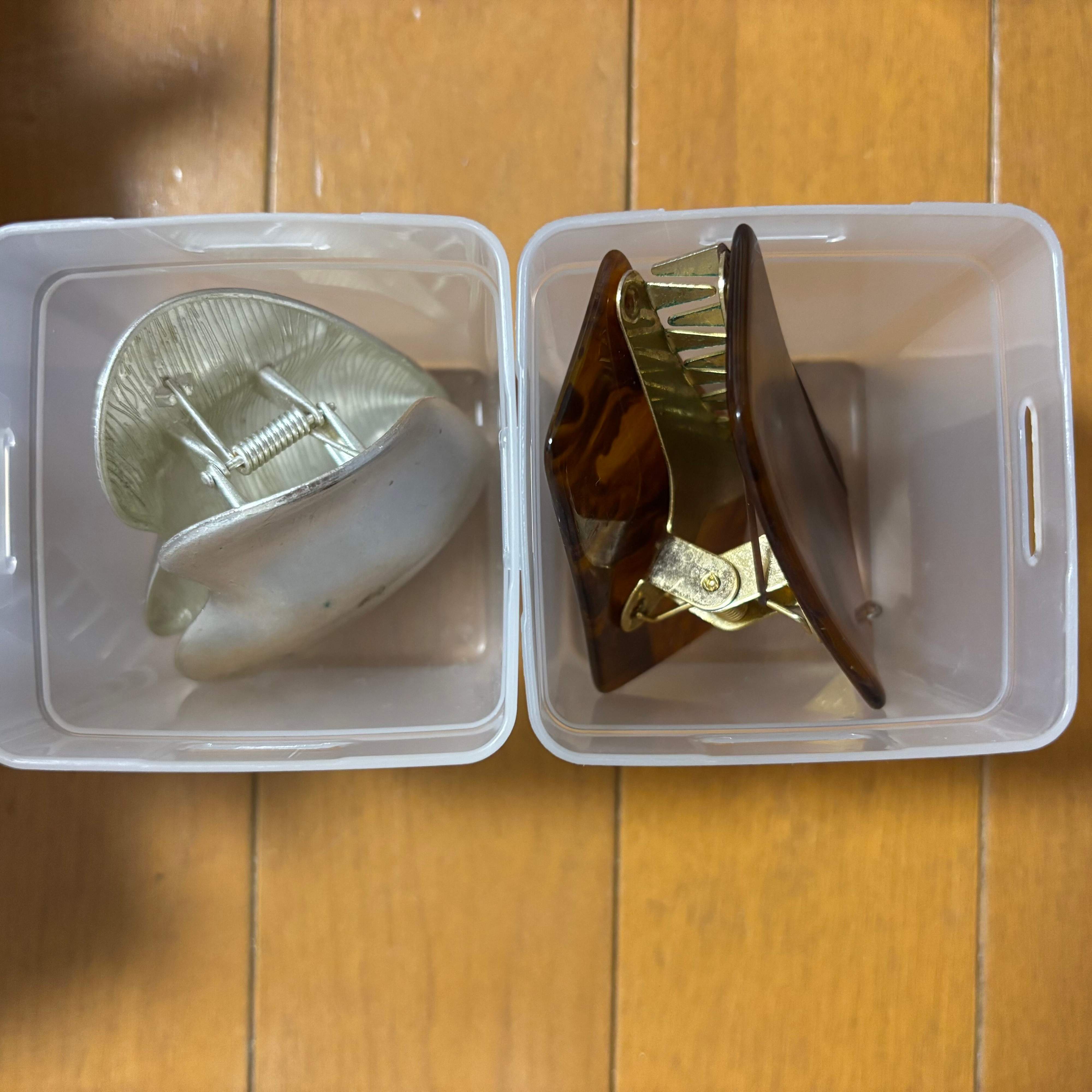 Mサイズにヘアクリップを入れたところ