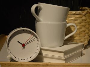 スマホ見るならこれやって！「寝る前の5分間」で明日の金運爆上げ風水【Dr.コパの風水解説】